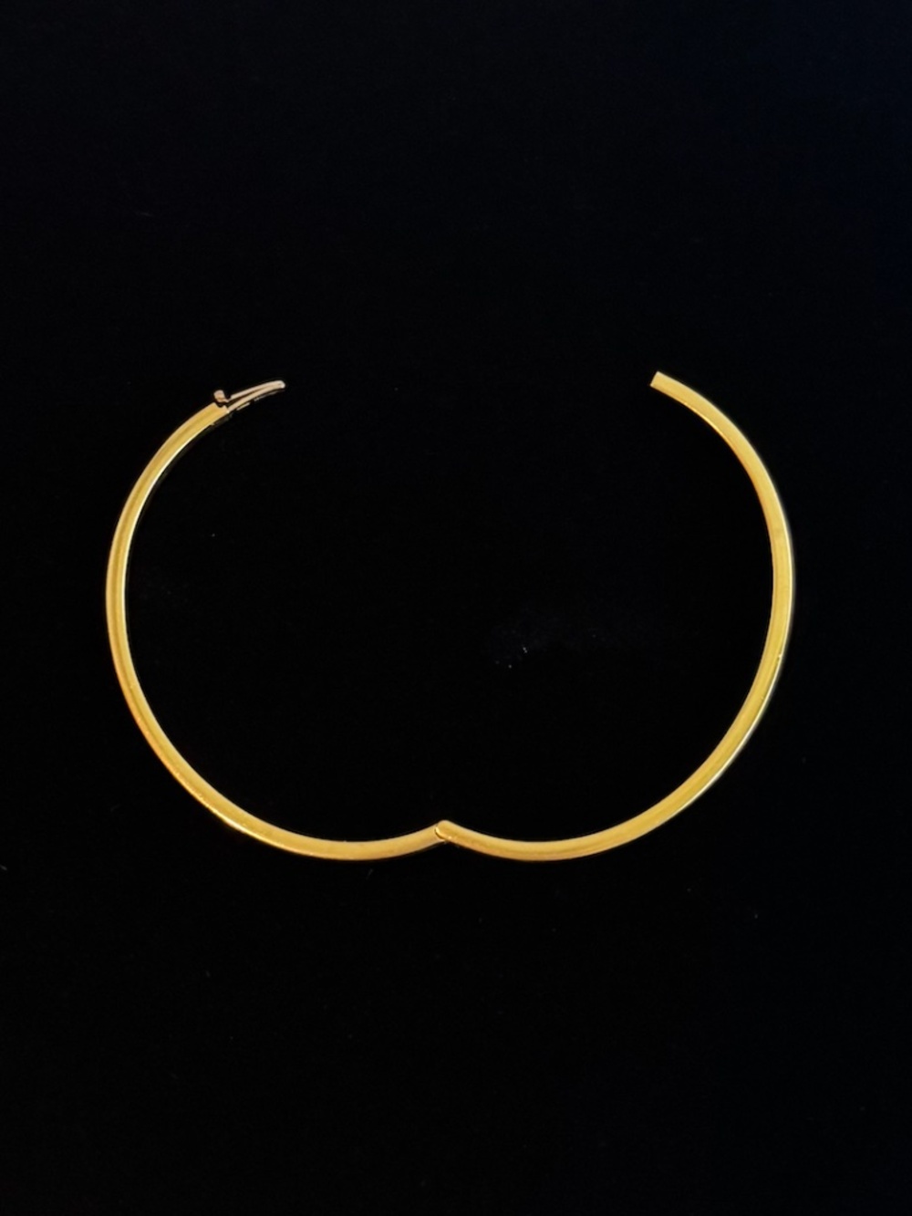 ROBERTO COIN - 18K Yellow Gold Oval Hinge Slim Bangle - Picture 3 of 12
